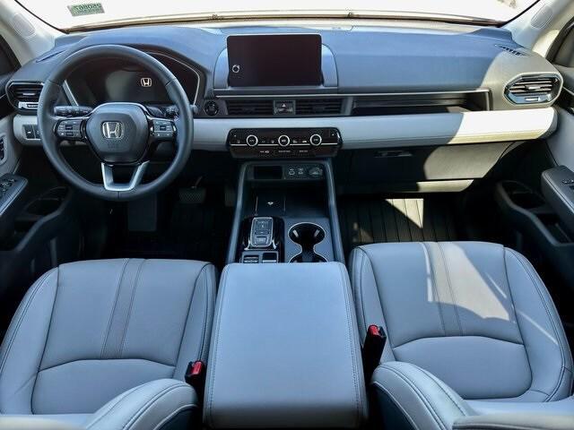 new 2025 Honda Pilot car, priced at $44,801
