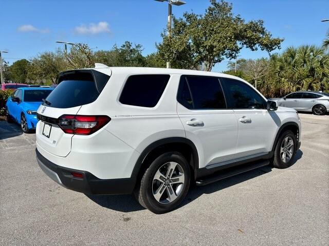 new 2025 Honda Pilot car, priced at $44,801