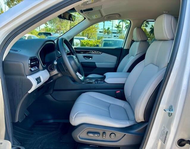 new 2025 Honda Pilot car, priced at $44,801