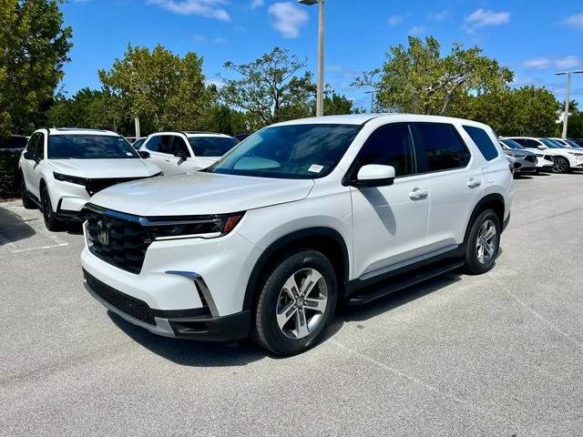 new 2025 Honda Pilot car, priced at $43,374