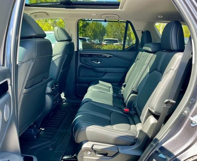 new 2025 Honda Pilot car, priced at $45,451
