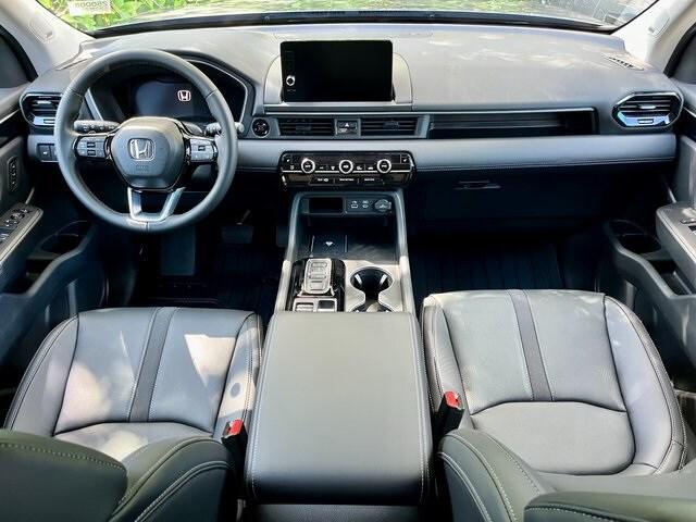 new 2025 Honda Pilot car, priced at $45,451