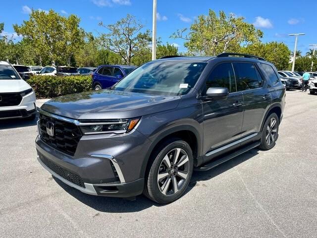 new 2025 Honda Pilot car, priced at $45,451