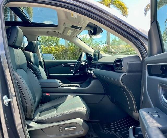 new 2025 Honda Pilot car, priced at $45,451