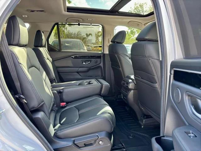 new 2025 Honda Pilot car, priced at $50,690