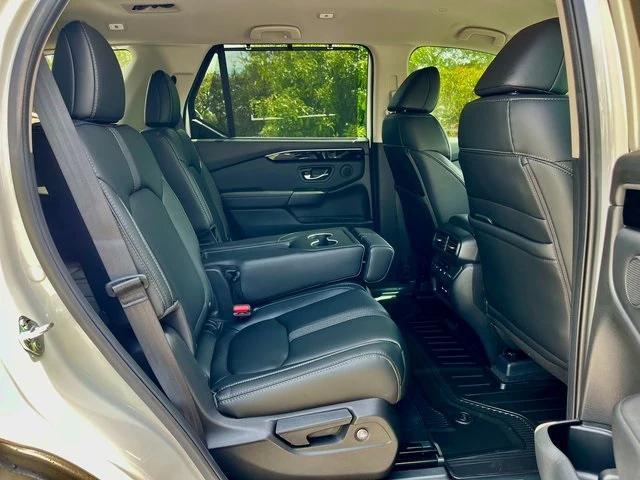 new 2025 Honda Pilot car, priced at $44,575