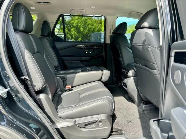 new 2025 Honda Pilot car, priced at $45,617