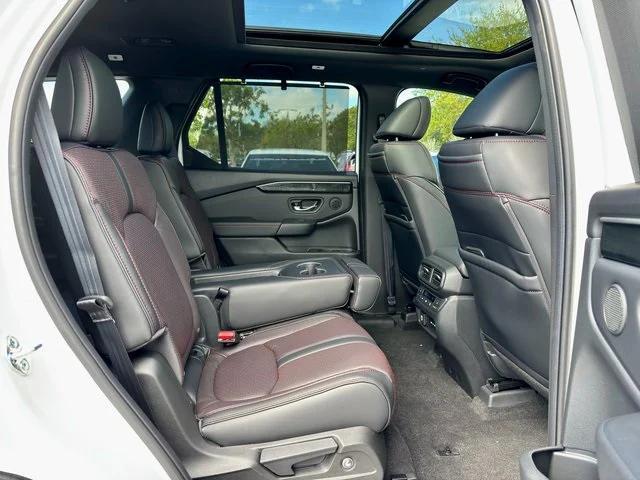 new 2025 Honda Pilot car, priced at $52,106