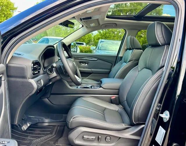 new 2025 Honda Pilot car, priced at $50,344