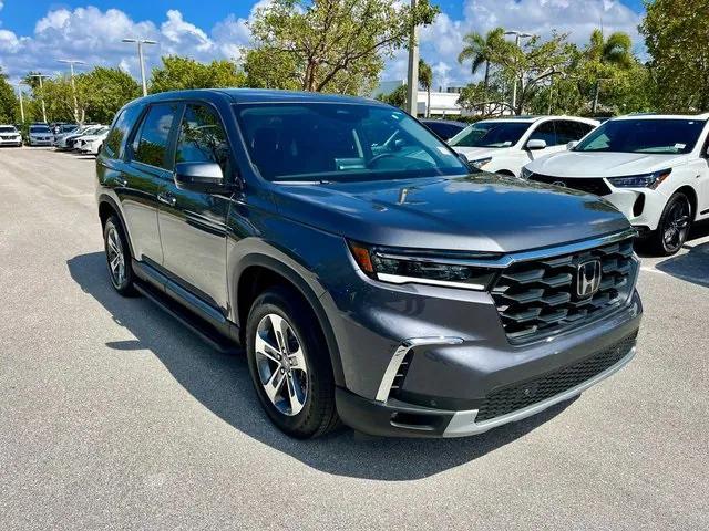 new 2025 Honda Pilot car, priced at $44,274