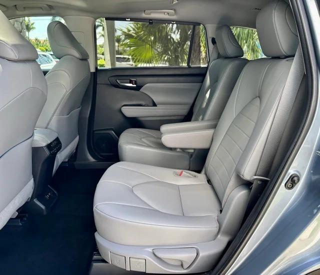 used 2020 Toyota Highlander car, priced at $31,222