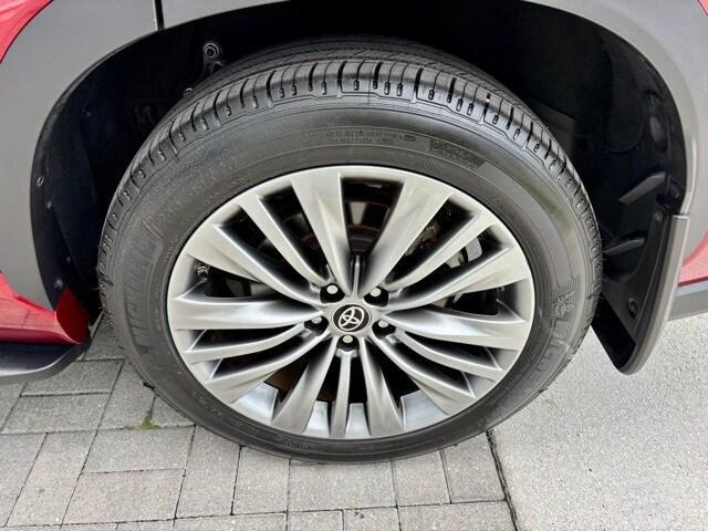 used 2021 Toyota Highlander car, priced at $42,230