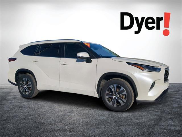 used 2021 Toyota Highlander Hybrid car, priced at $33,999