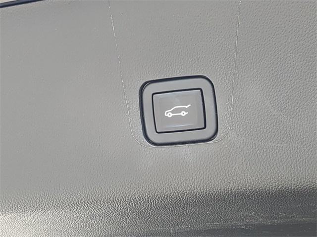 used 2023 Chevrolet Traverse car, priced at $28,999