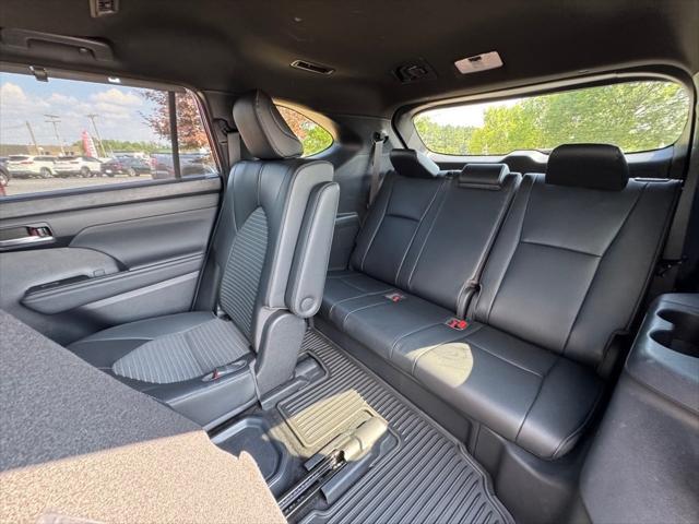 used 2023 Toyota Highlander car, priced at $45,862