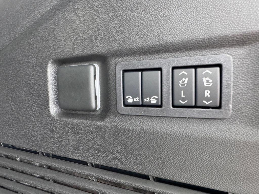 new 2025 Chevrolet Suburban car, priced at $73,540