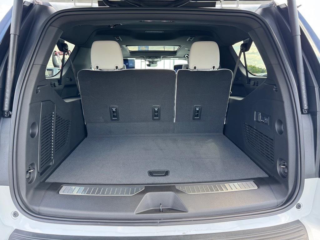 new 2025 Chevrolet Suburban car, priced at $81,135
