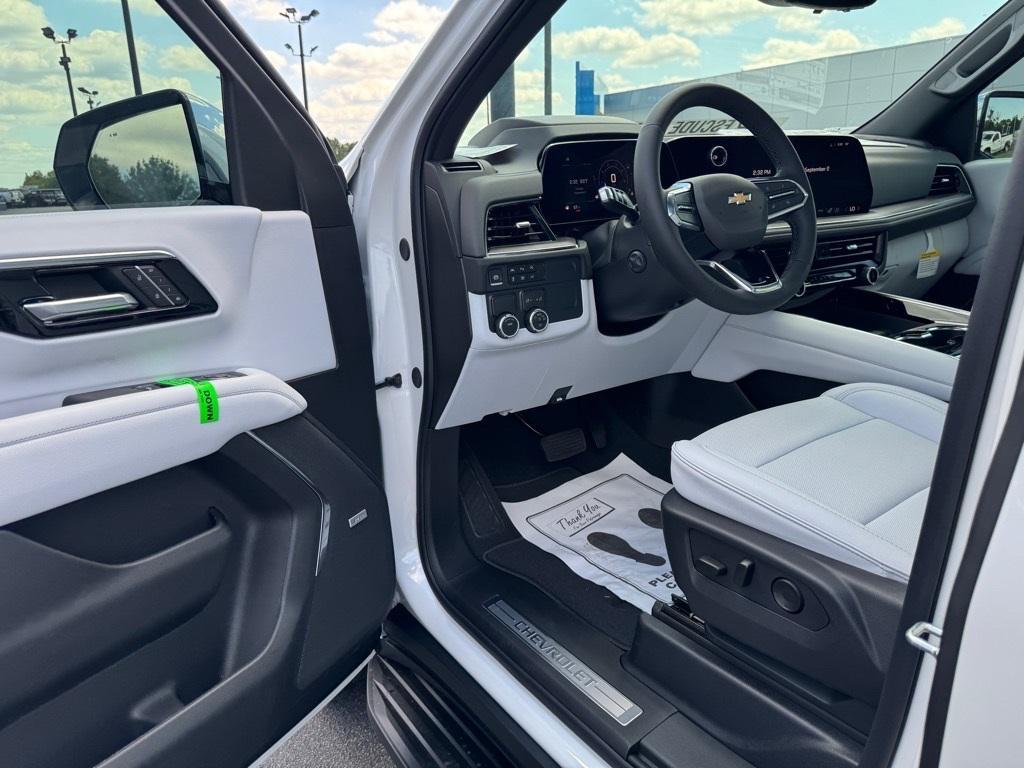 new 2025 Chevrolet Suburban car, priced at $81,135