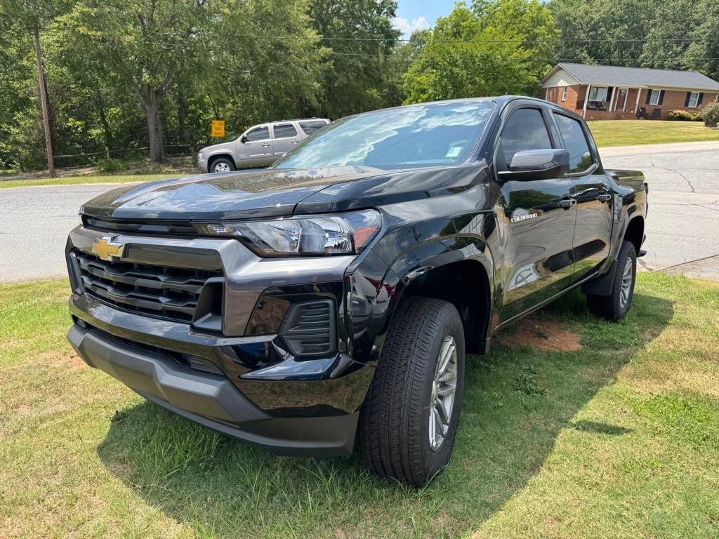 new 2025 Chevrolet Colorado car, priced at $32,495