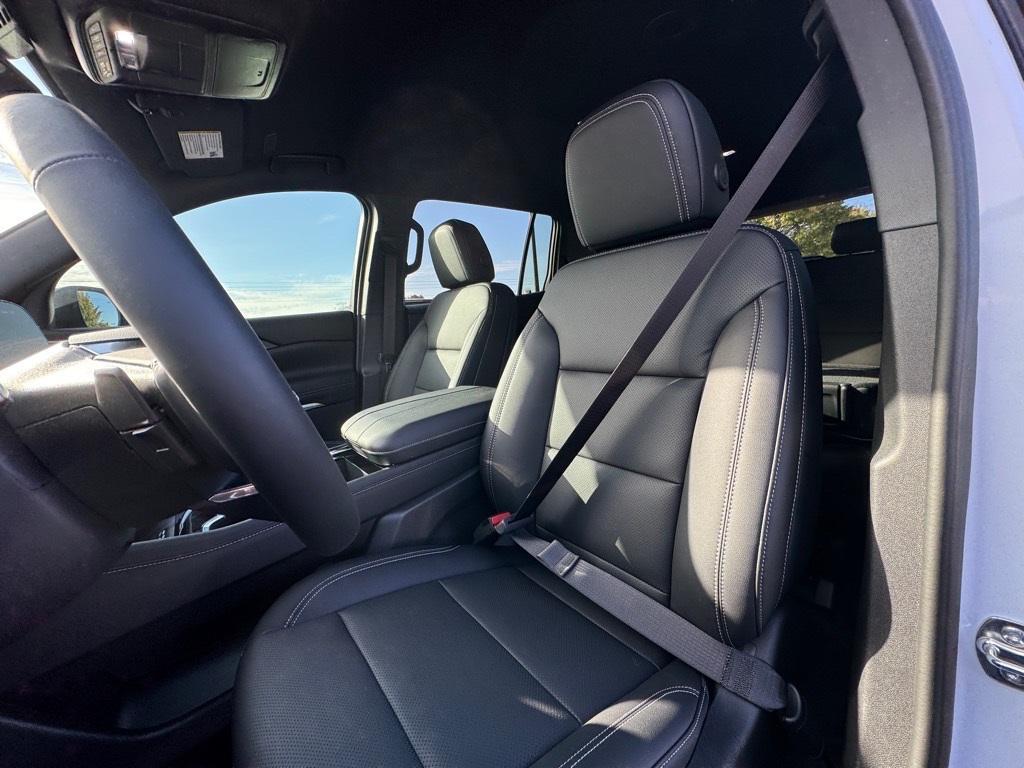 new 2026 Chevrolet Traverse car, priced at $44,555