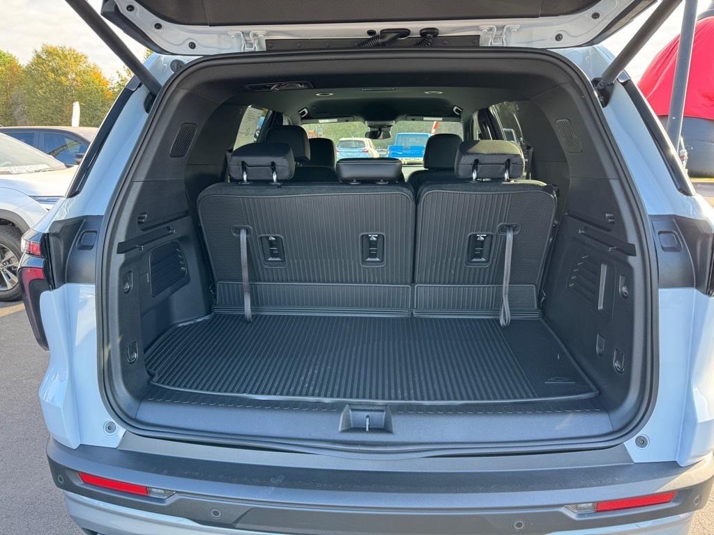 new 2026 Chevrolet Traverse car, priced at $44,555