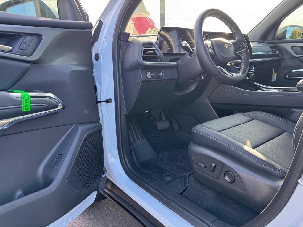 new 2026 Chevrolet Traverse car, priced at $44,555