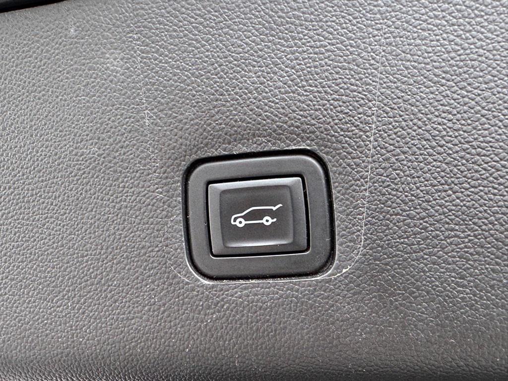 used 2020 Chevrolet Traverse car, priced at $28,322