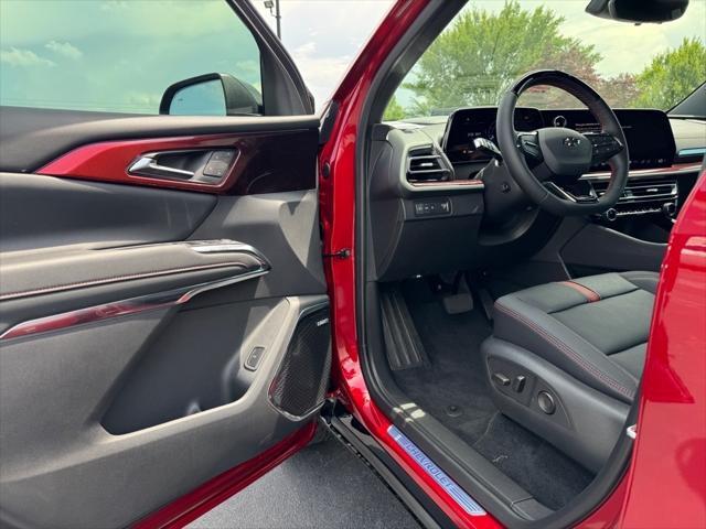 new 2025 Chevrolet Traverse car, priced at $54,922