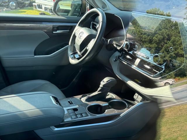 used 2023 Toyota Highlander car, priced at $41,862
