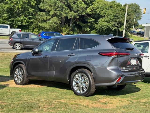 used 2023 Toyota Highlander car, priced at $41,862