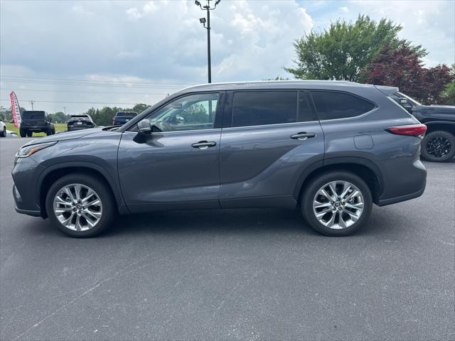 used 2023 Toyota Highlander car, priced at $41,862
