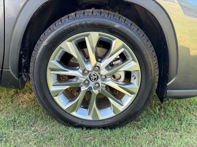 used 2023 Toyota Highlander car, priced at $41,862