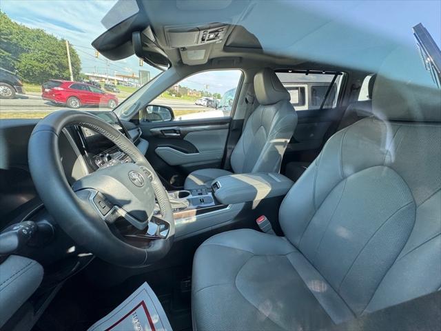 used 2023 Toyota Highlander car, priced at $41,862