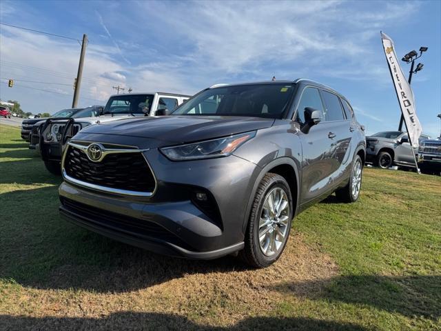 used 2023 Toyota Highlander car, priced at $41,862