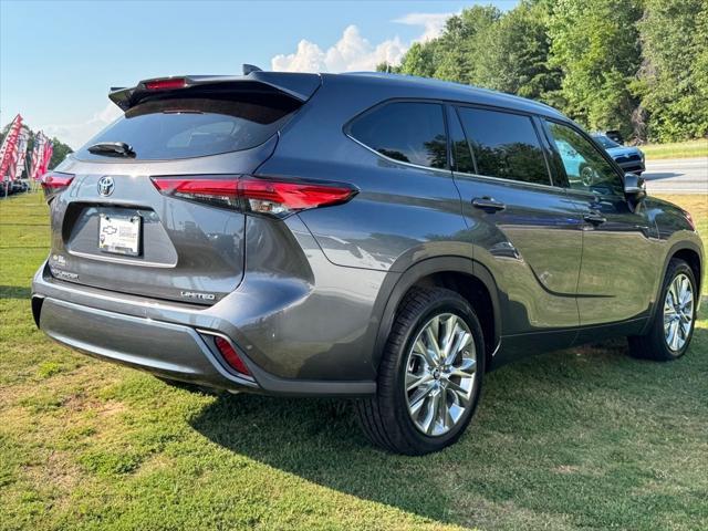 used 2023 Toyota Highlander car, priced at $41,862