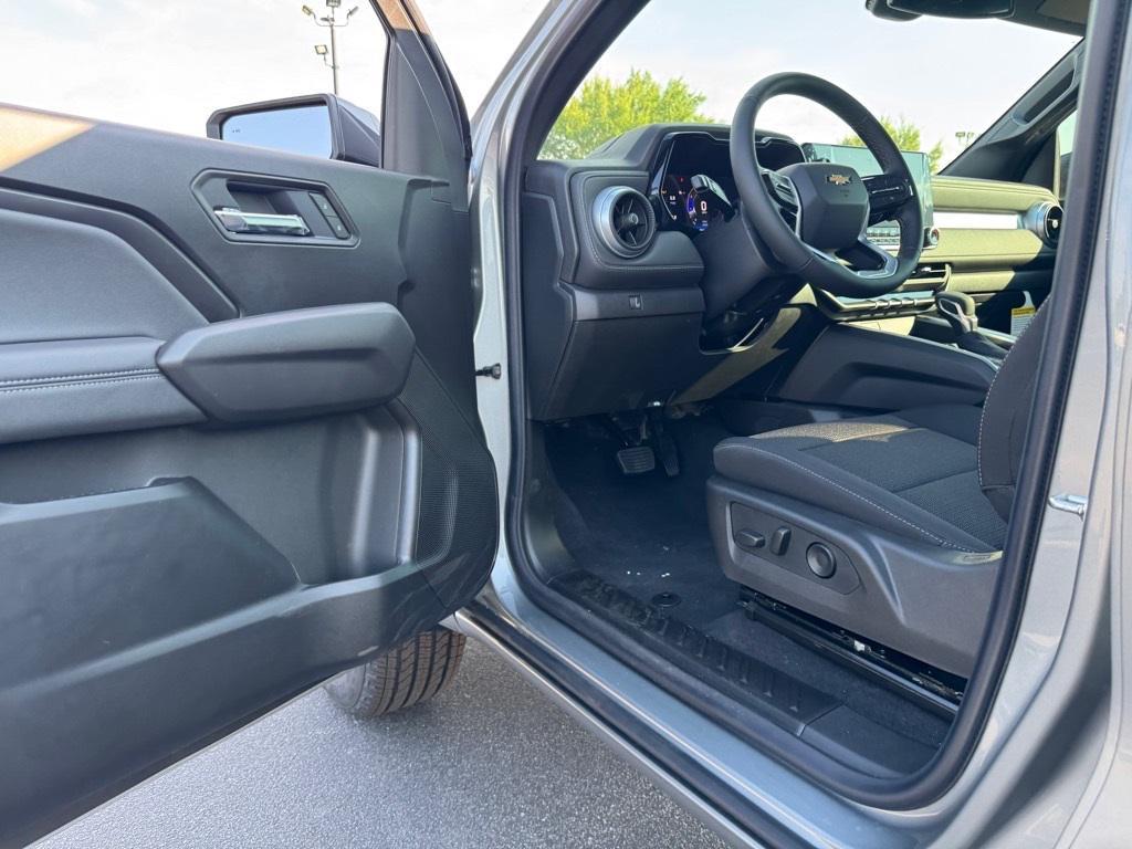 new 2025 Chevrolet Colorado car, priced at $32,970