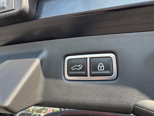 used 2023 Kia Sorento Hybrid car, priced at $32,862