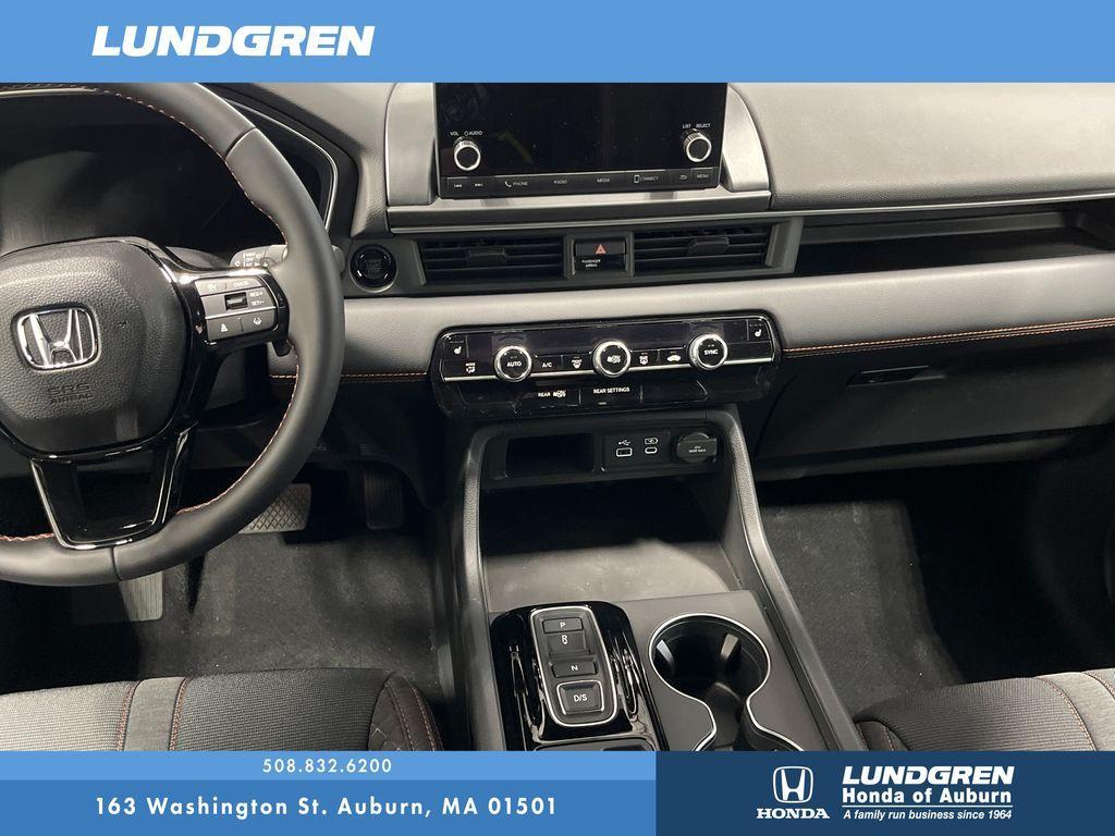 new 2025 Honda Pilot car, priced at $43,795