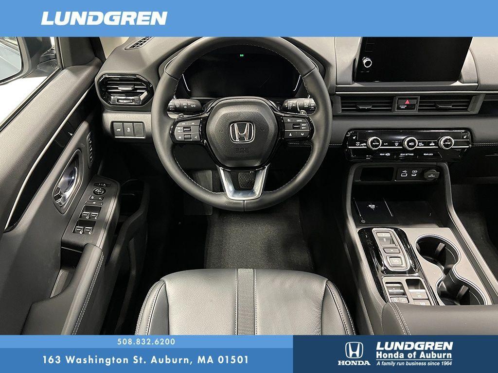 new 2025 Honda Pilot car, priced at $51,095