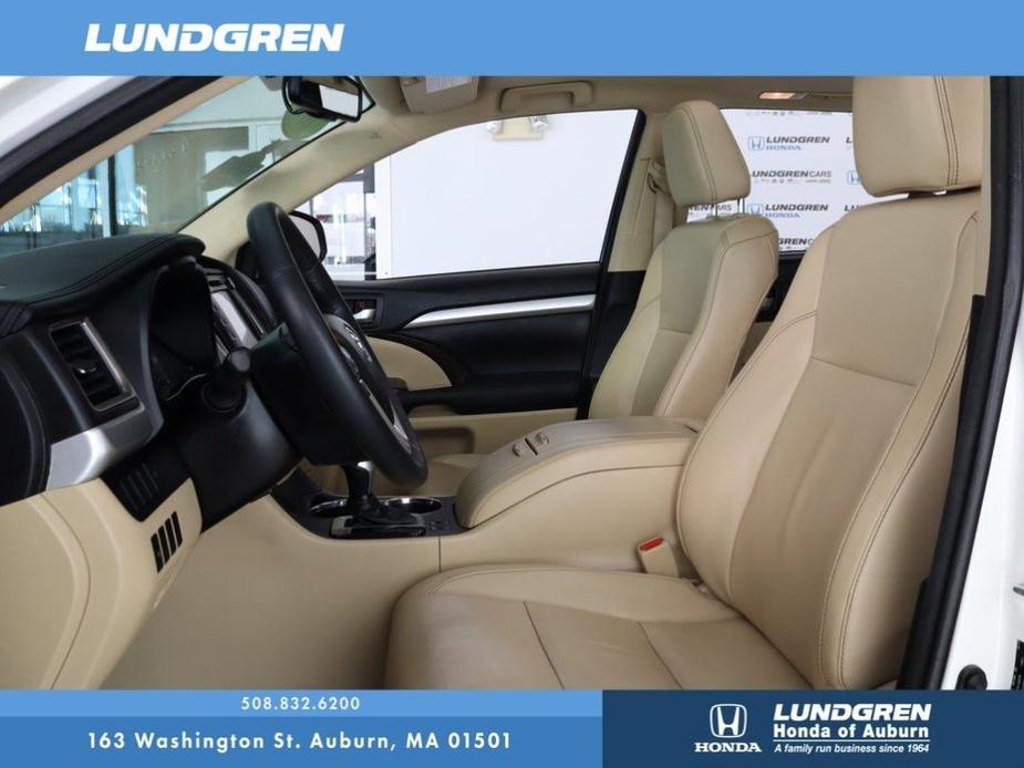 used 2015 Toyota Highlander car, priced at $13,777