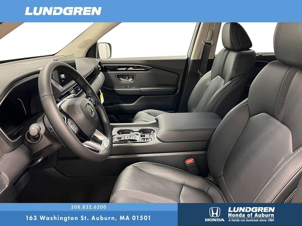 new 2025 Honda Pilot car, priced at $51,050