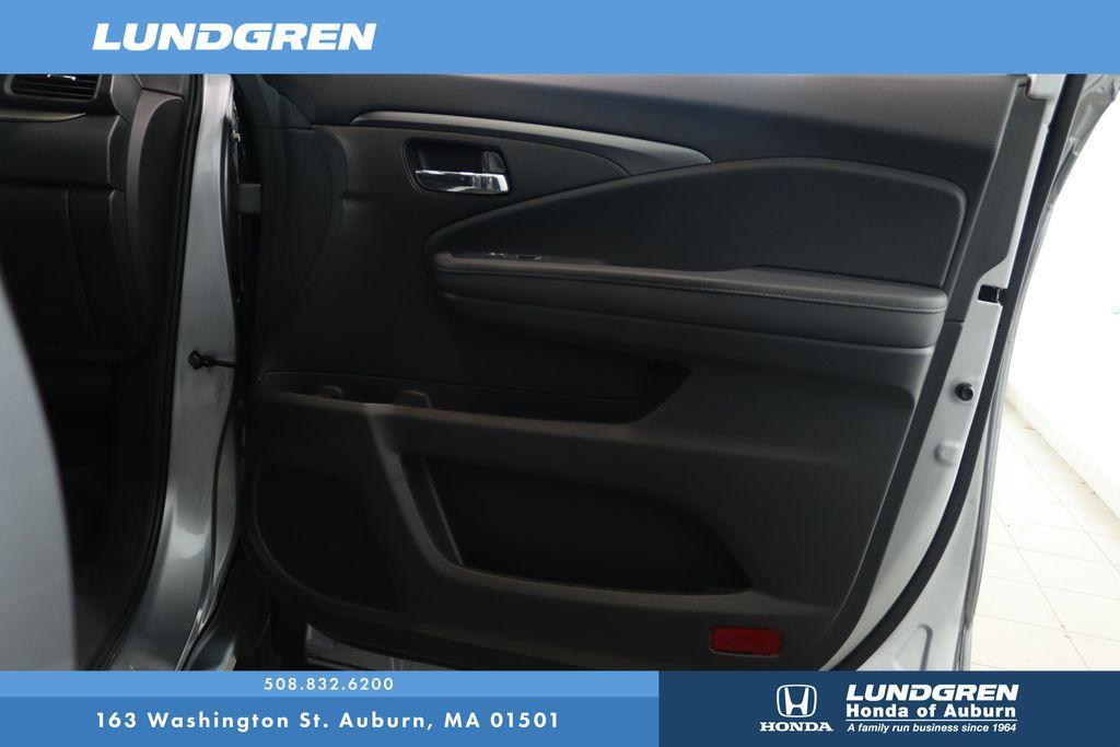 used 2022 Honda Pilot car, priced at $31,997