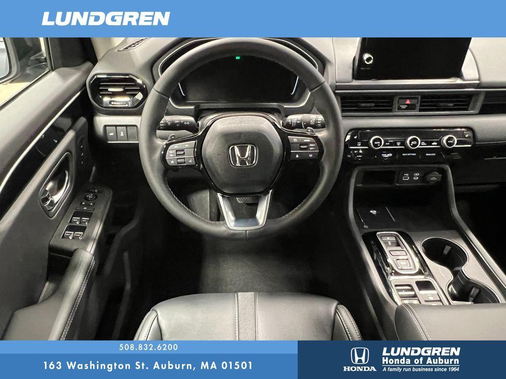 new 2025 Honda Pilot car, priced at $46,995