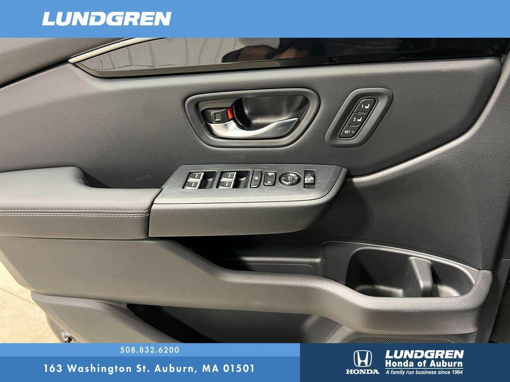 new 2025 Honda Pilot car, priced at $46,995