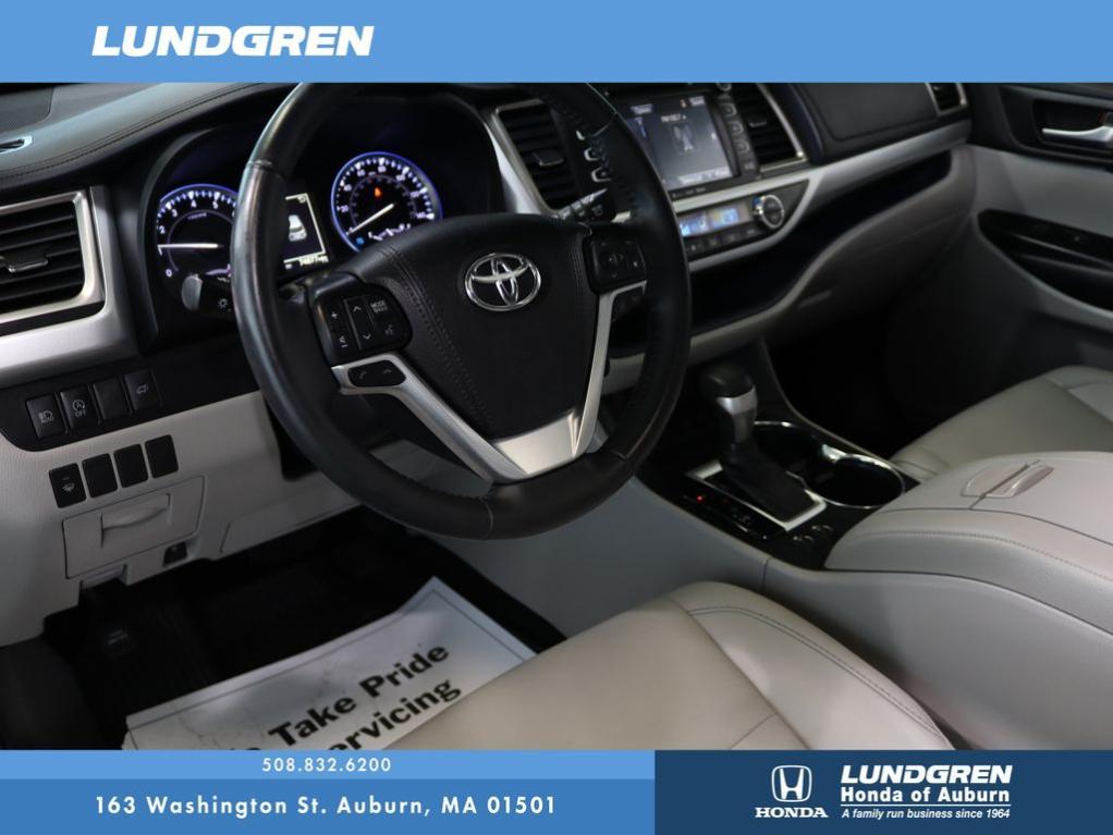 used 2019 Toyota Highlander car, priced at $27,747