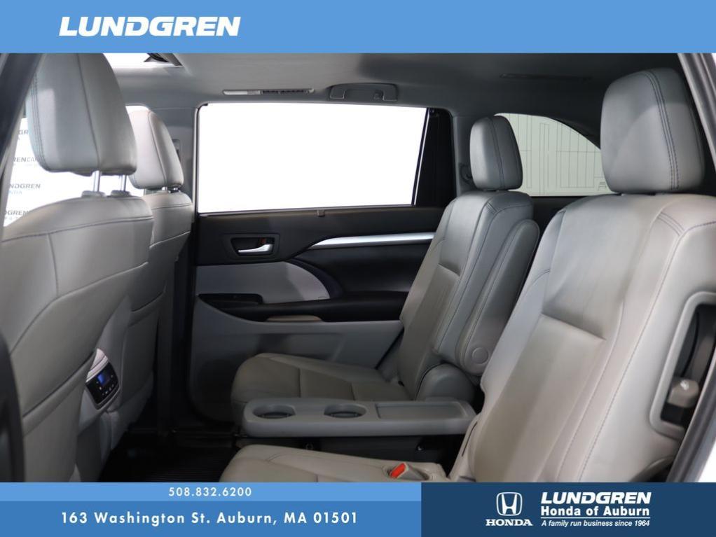 used 2019 Toyota Highlander car, priced at $27,747