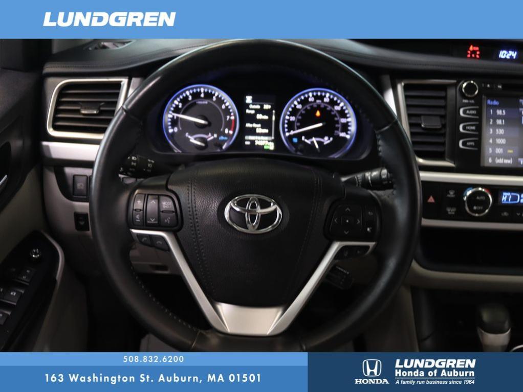 used 2019 Toyota Highlander car, priced at $27,747