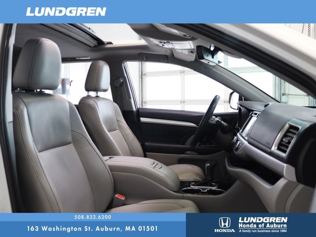 used 2019 Toyota Highlander car, priced at $27,747