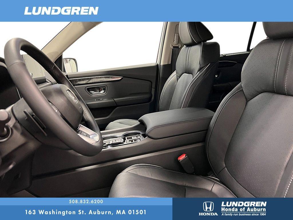 new 2025 Honda Pilot car, priced at $54,530