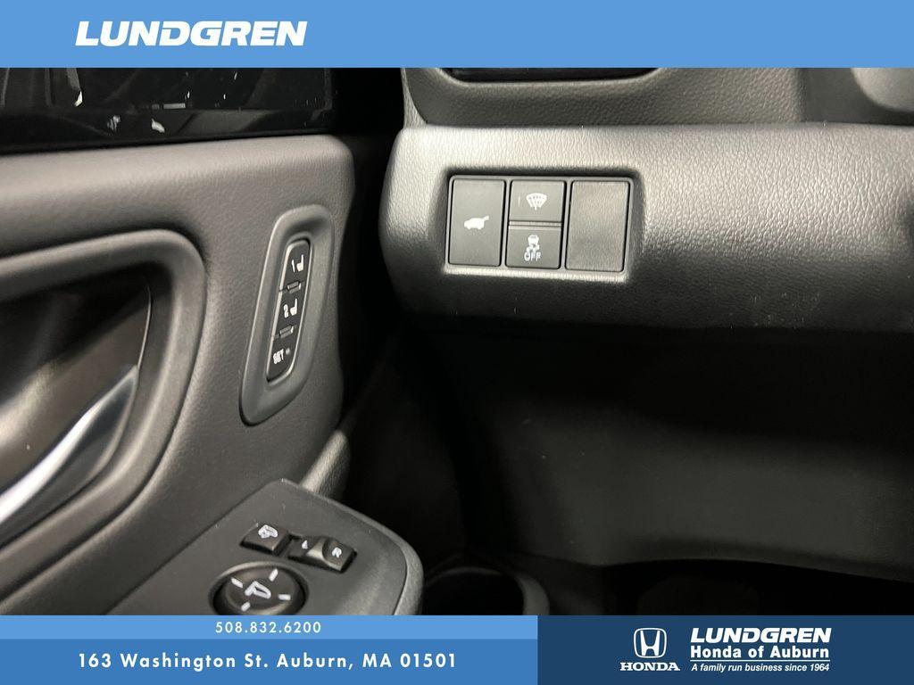 new 2025 Honda Pilot car, priced at $50,850